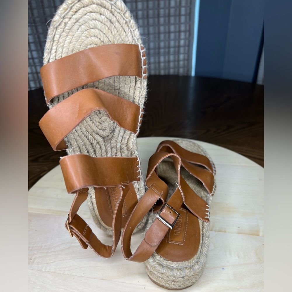 Forever 21 sandals size 6